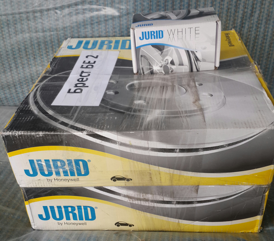 Передние тормозные диски Jurid и керамические колодки Jurid White для мерседеса w220